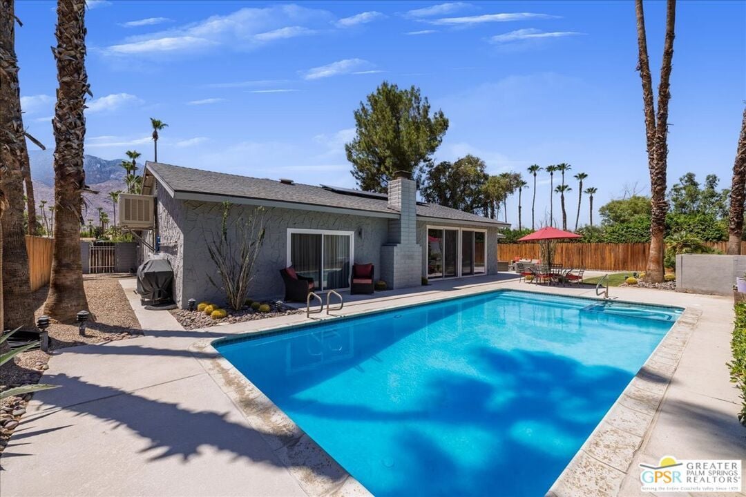1240 S Beverly Dr