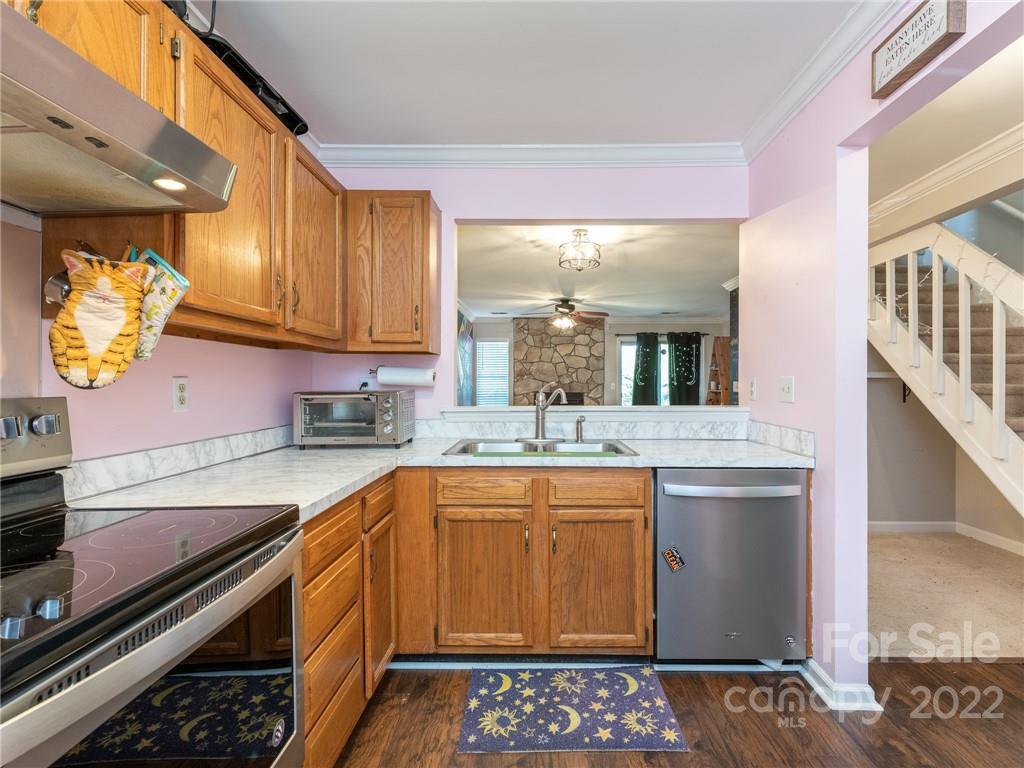8251 Golf Ridge Dr