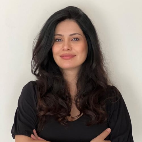 Omur Mediceler White Plains, NY Real Estate Agent Headshot