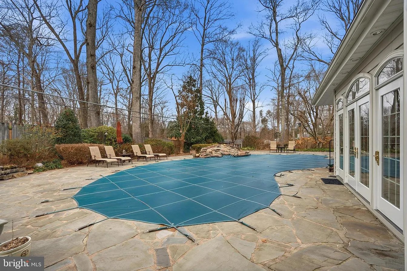 304 Chesapeake Dr
