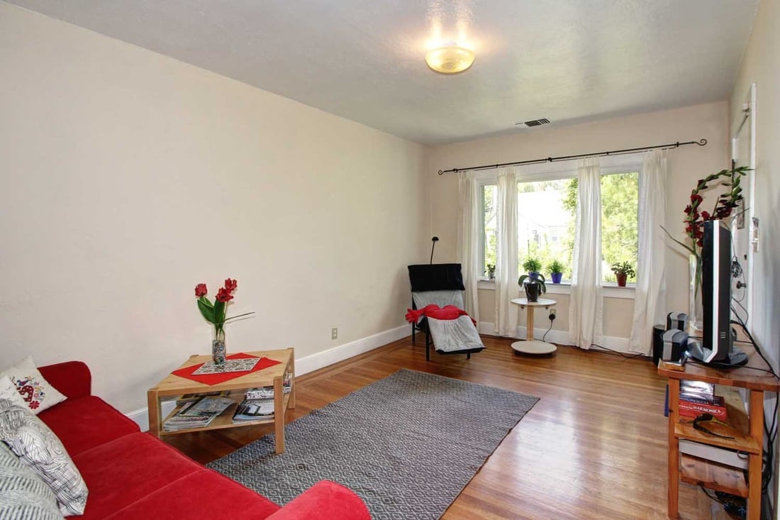 Just Listed! Excellent Location! and Under $300K!