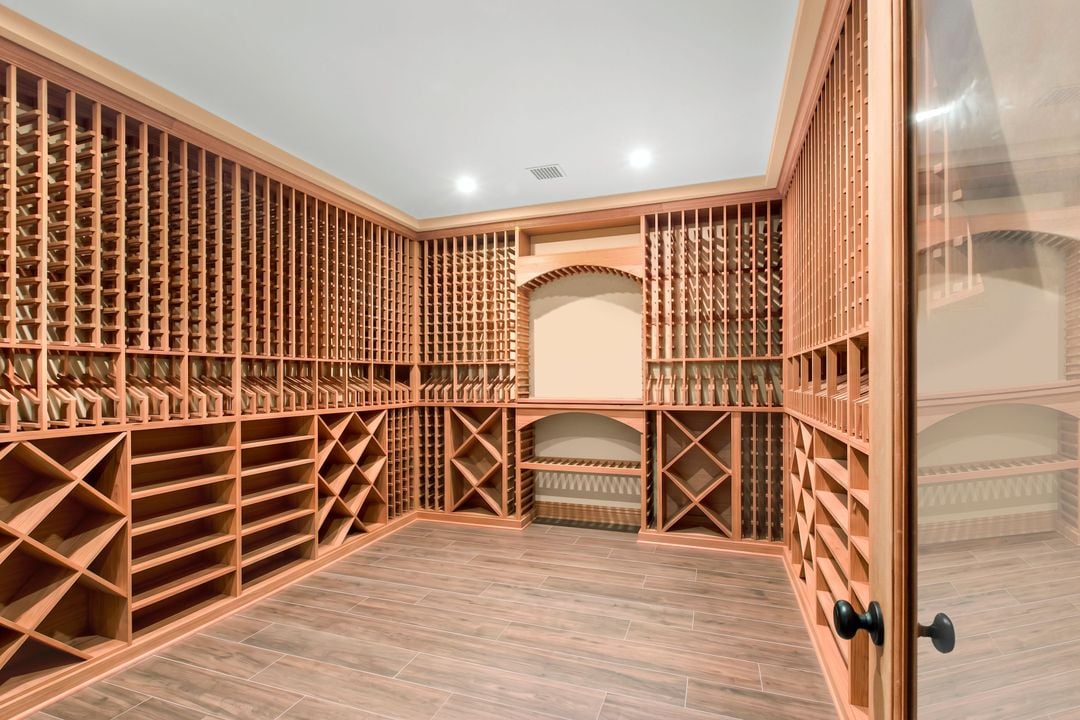 672 Halsey Ln