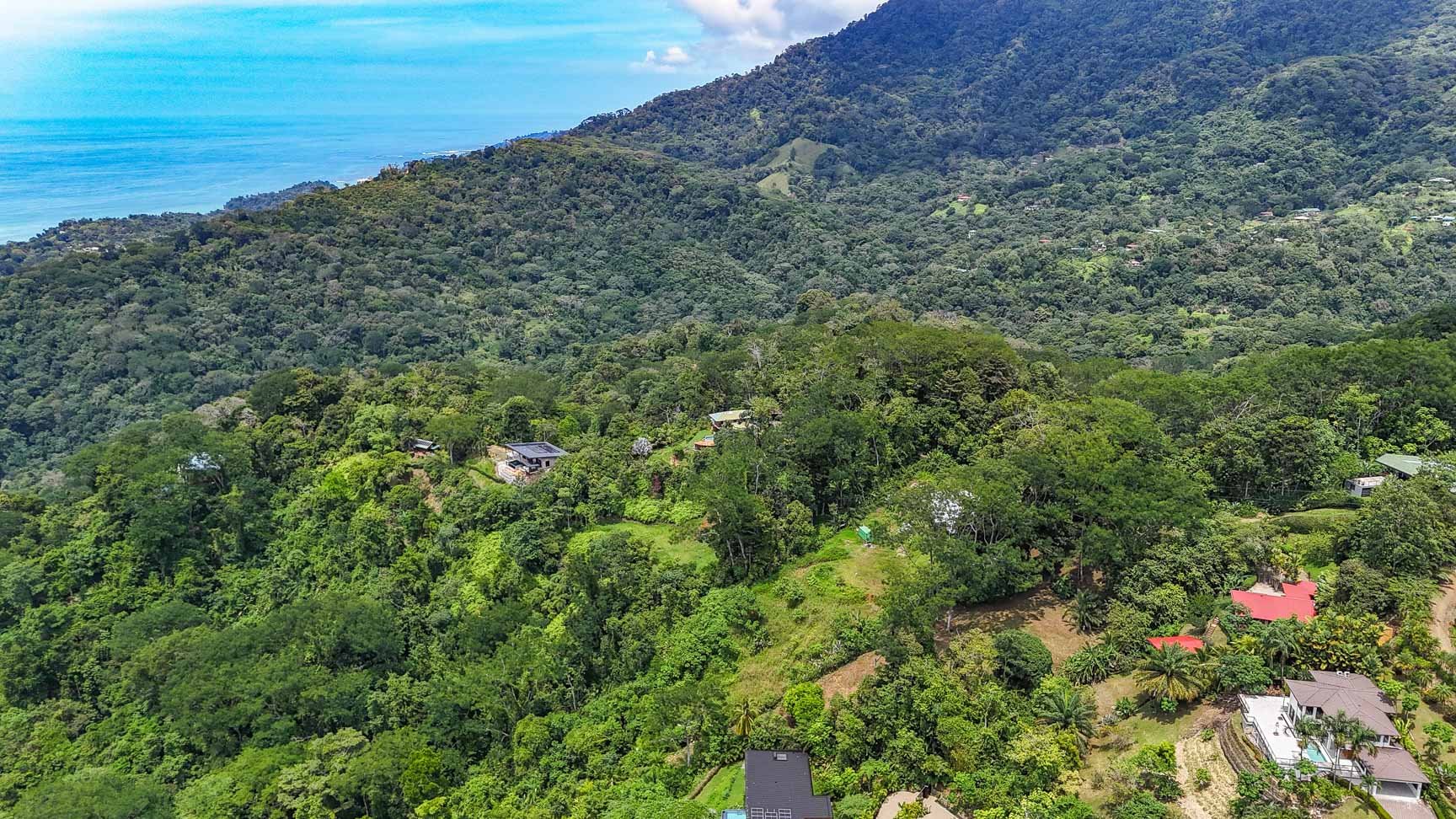 Large Uvita Lot With Whale’s Tail Ocean Views, Sunsets & Legal Water – Ready to Build!