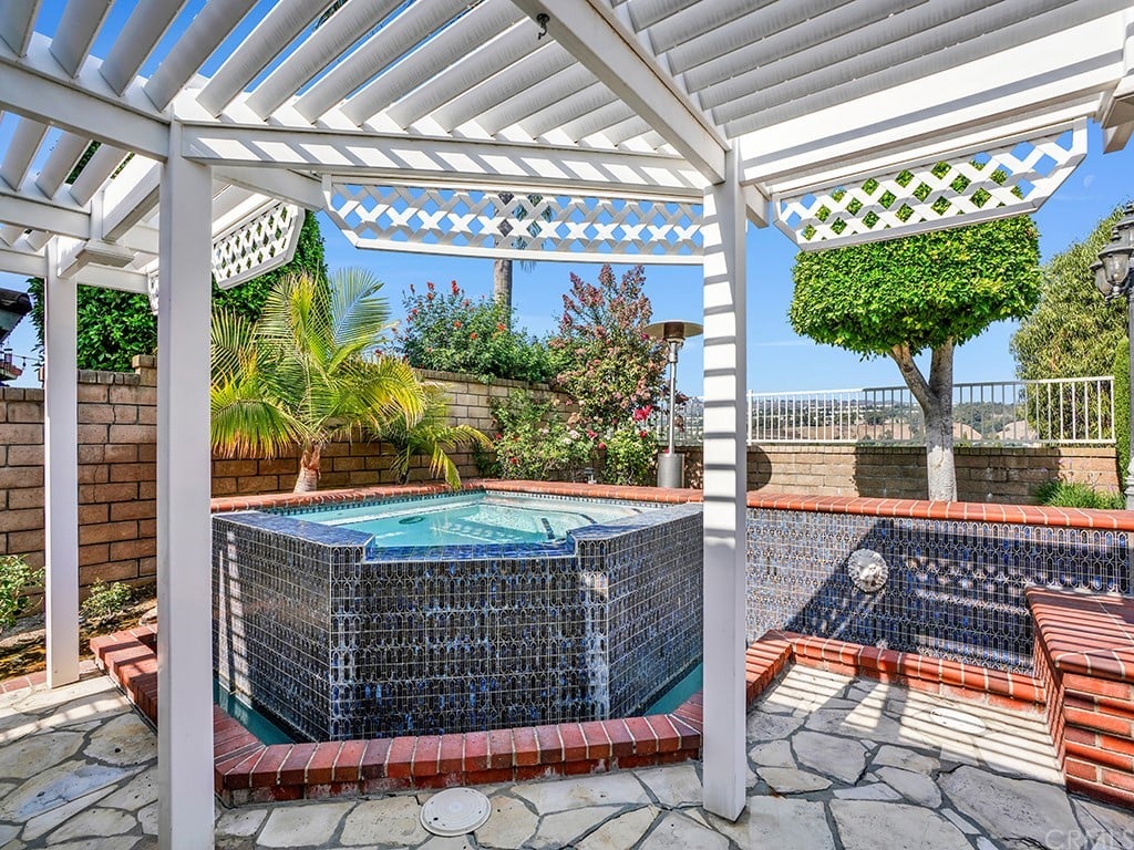 27775 Niguel Village Dr