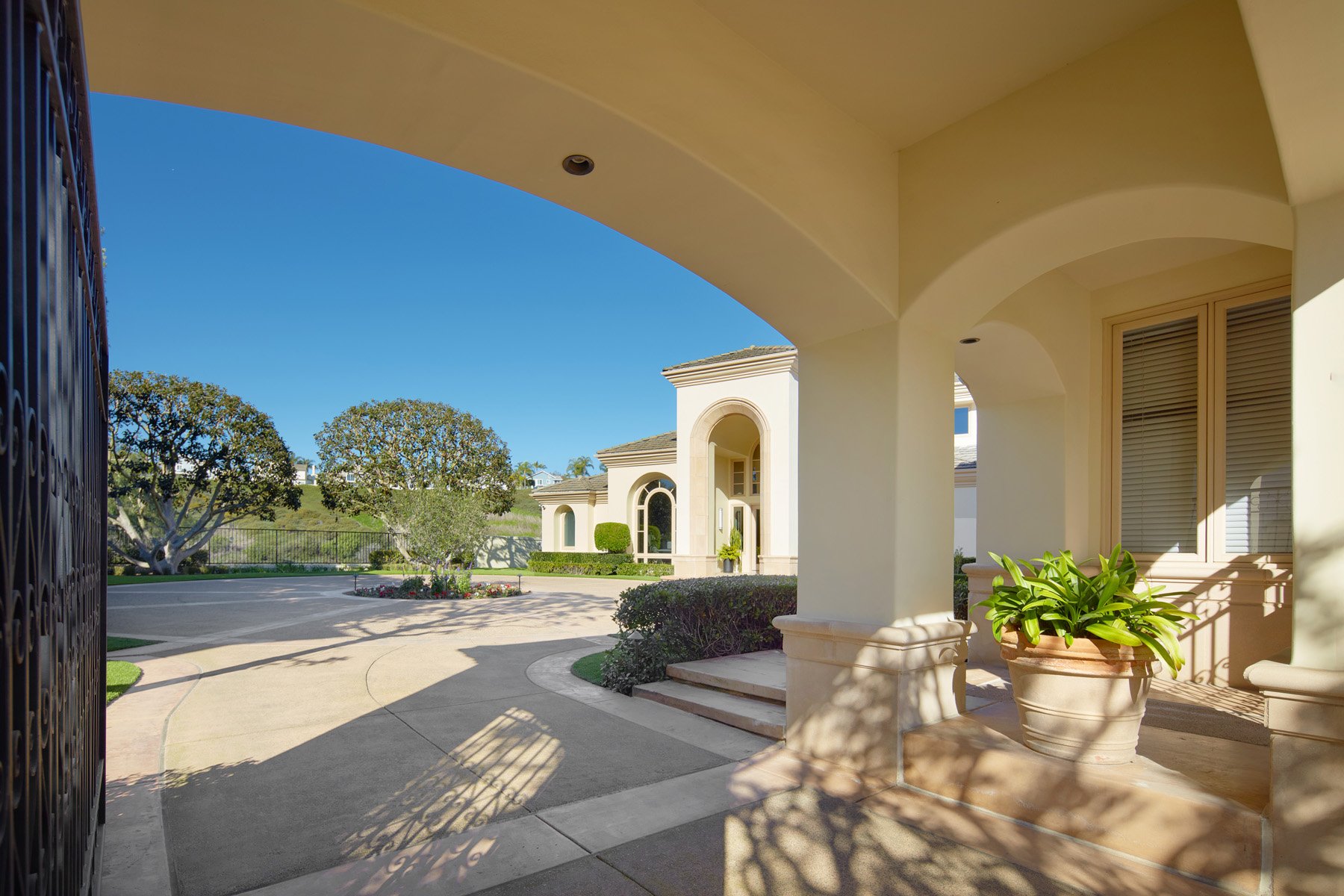1 Elk Grove Ln