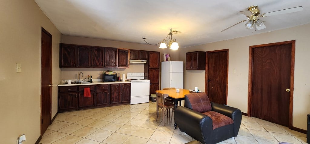 2880 Yucca Cir