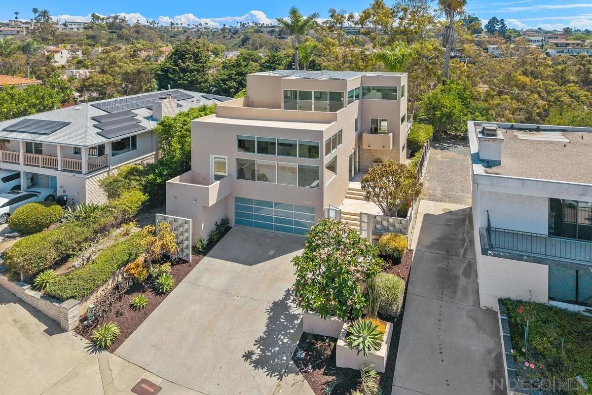 2885 Fallbrook Ln