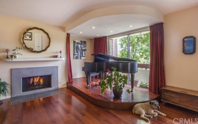 11322 Camarillo St #202