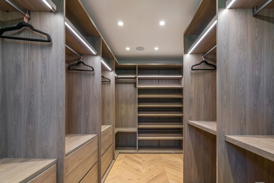 Silverreach Pavilion, N Hillcrest Rd, 90210