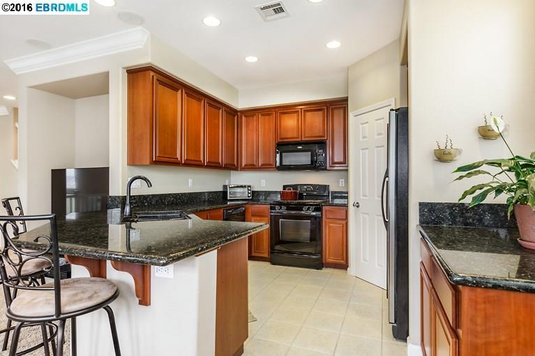 210 Summer Ln