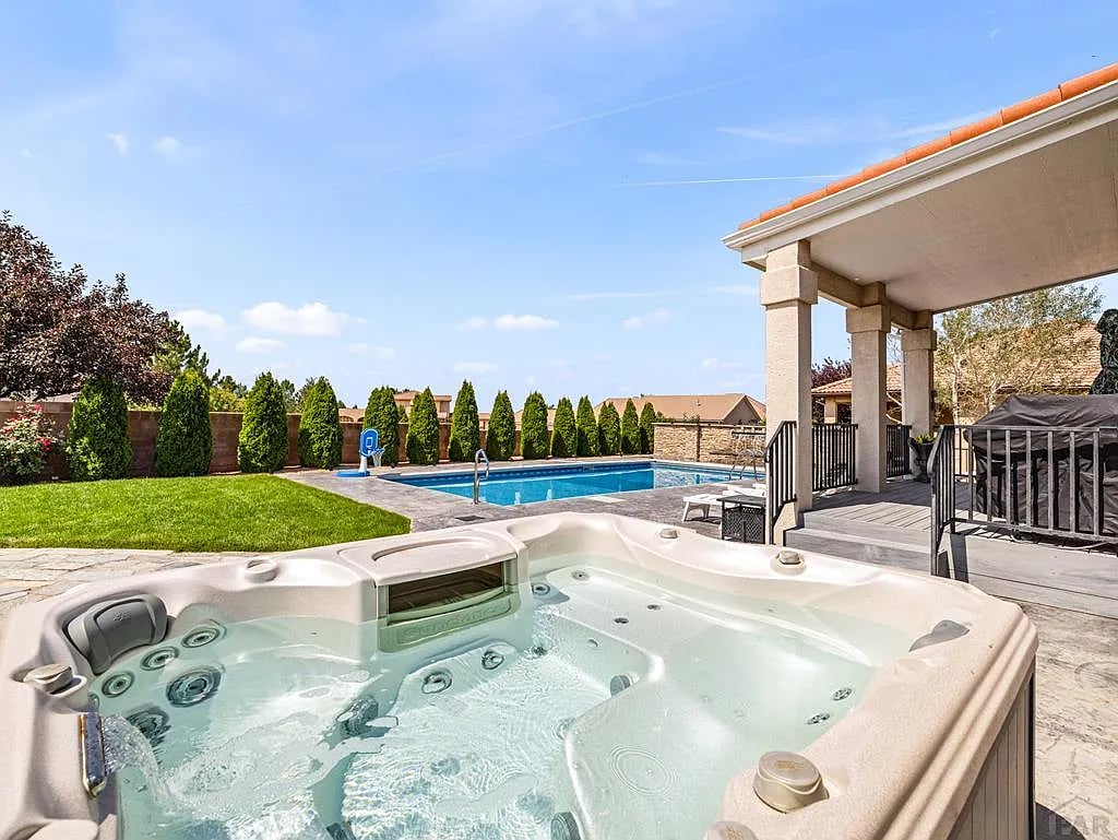 3938 Augusta Ln