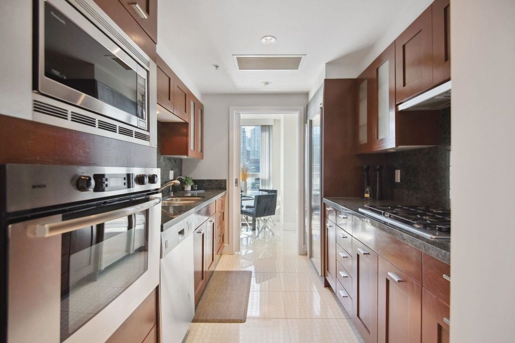 499 Broughton St, #1402