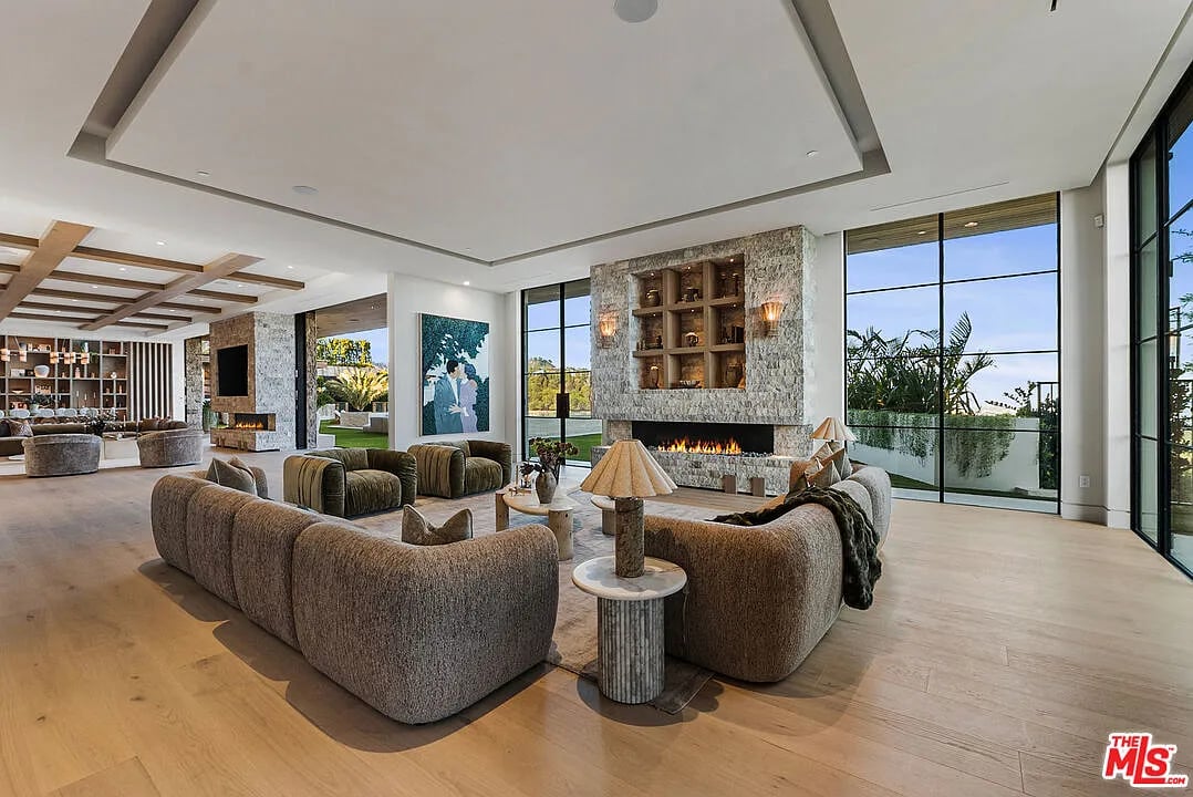1360 Laurel Way