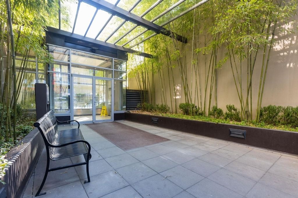 822 Seymour St, #909