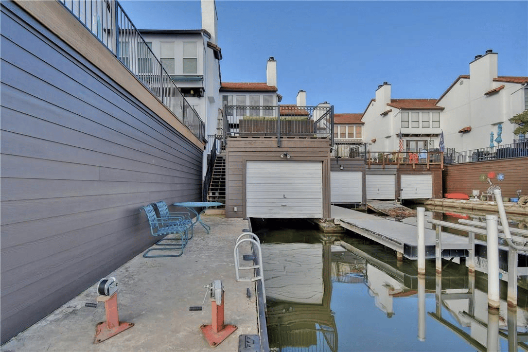 411 North Horseshoe Blvd