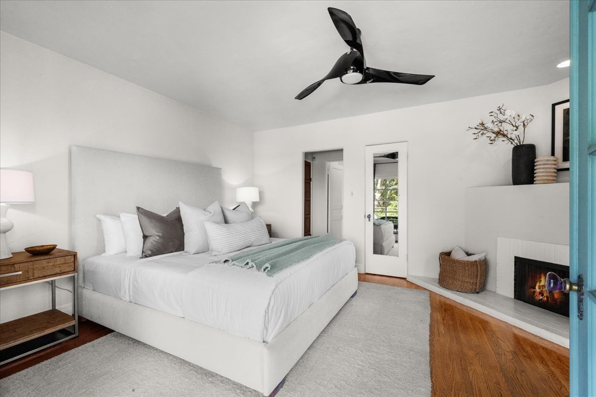 Lake Hollywood 4 + 2 Spanish Home with Views 