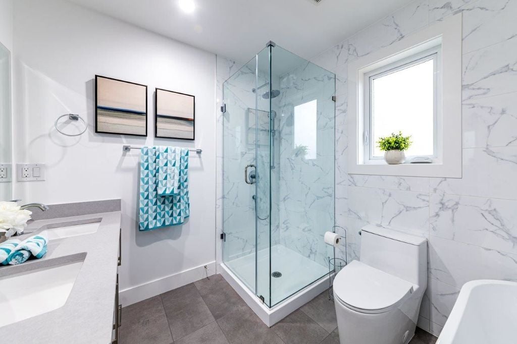 339 W 26th St