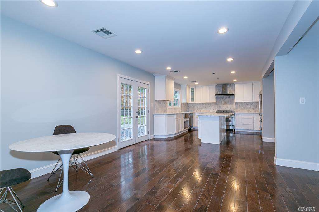 380 Woodbury Rd, Woodbury