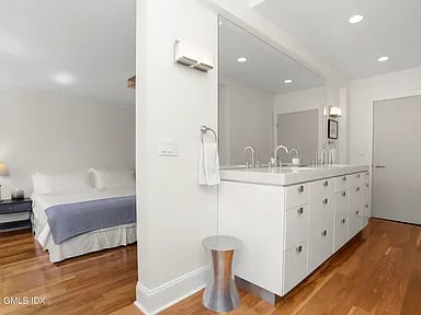 25 W Elm St APT 30