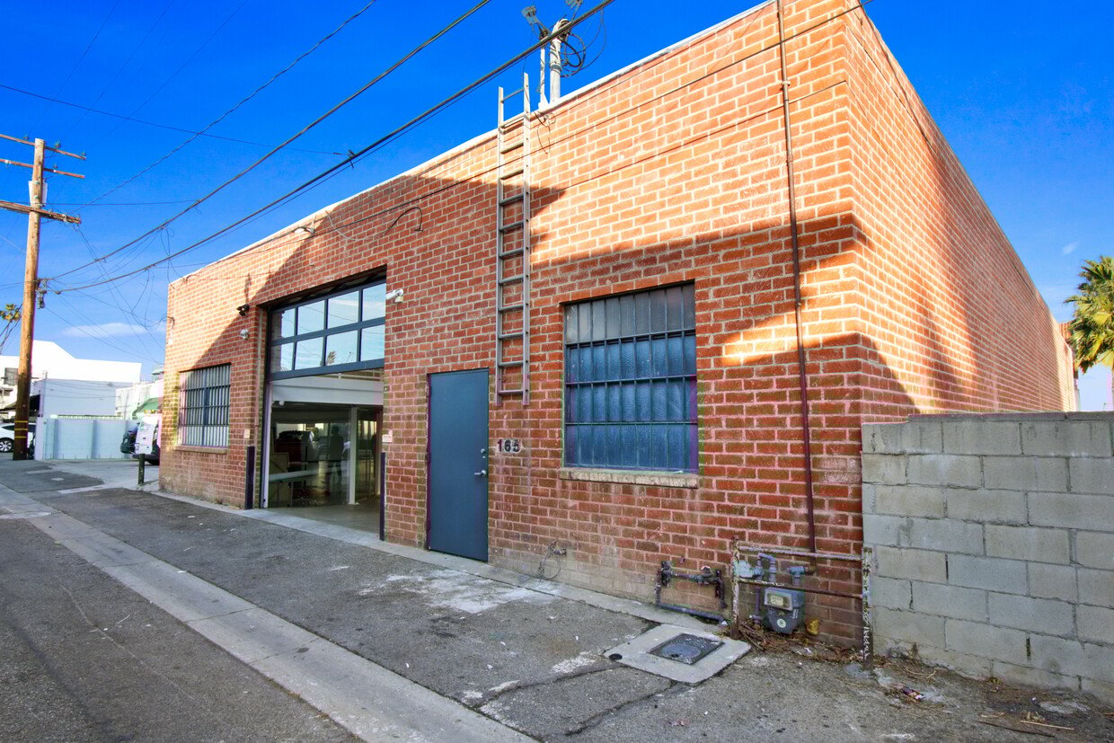 165-171 S Roberston Blvd
