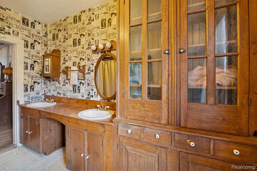 Kitchen in the 4-bedroom home for sale at 13278 9 Mile Road, South Lyon, MI