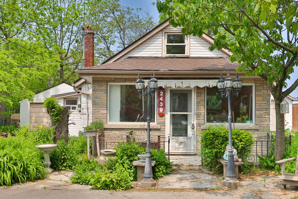 2439 Prospect St