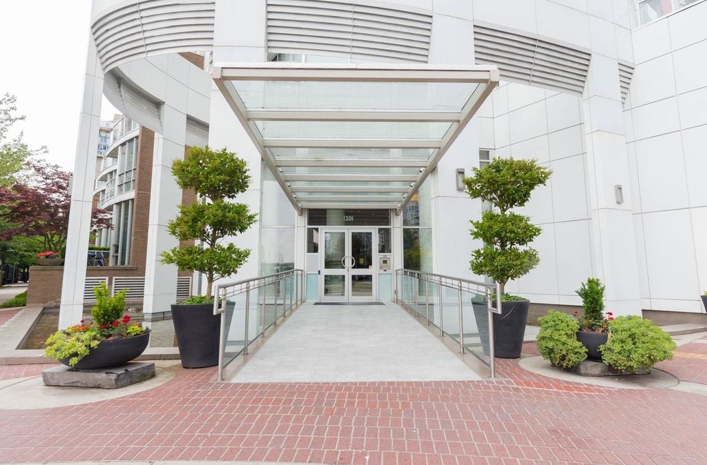1201 Marinaside Cres, #2505
