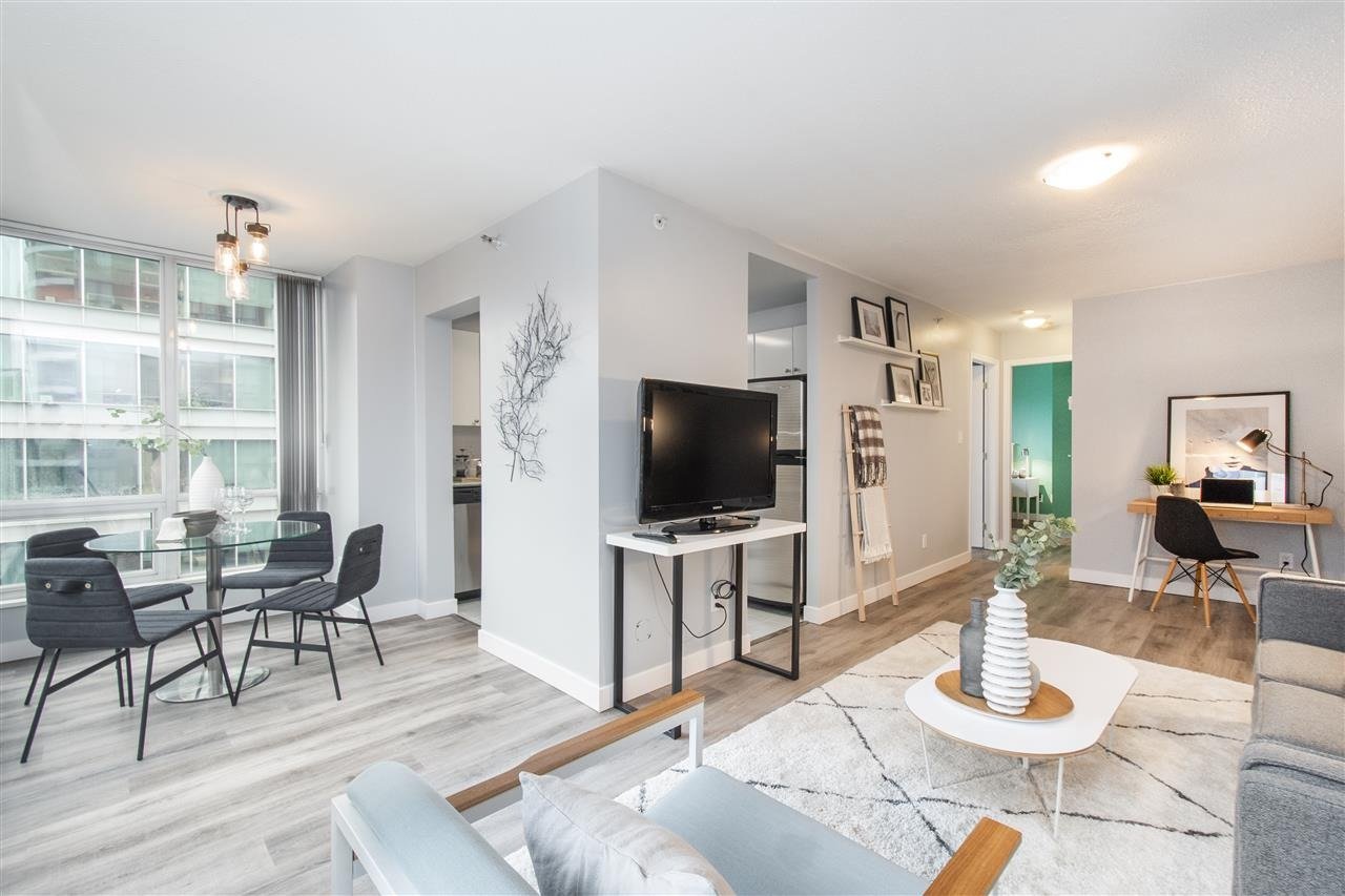 1166 Melville St, #1501