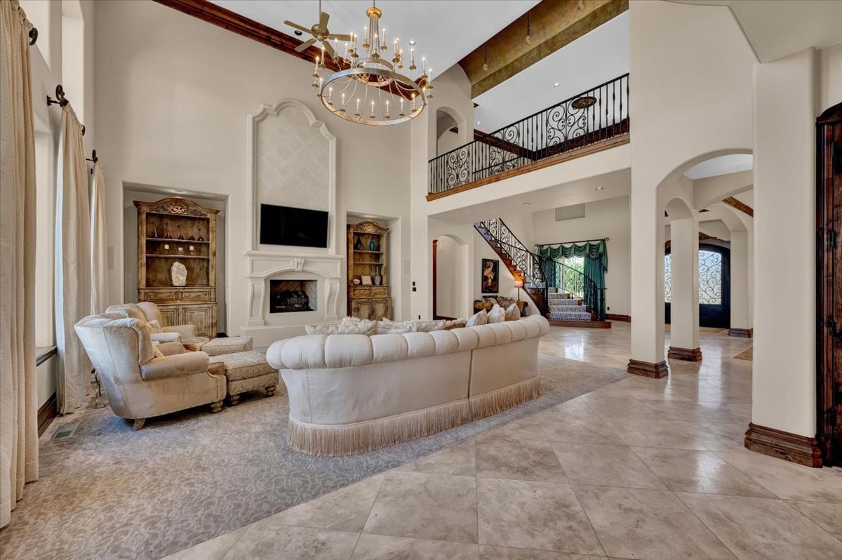 Casa Bella Estate – A Masterpiece of Luxury & Elegance in Mustang, Oklahoma - Wyatt Poindexter - The Agency 