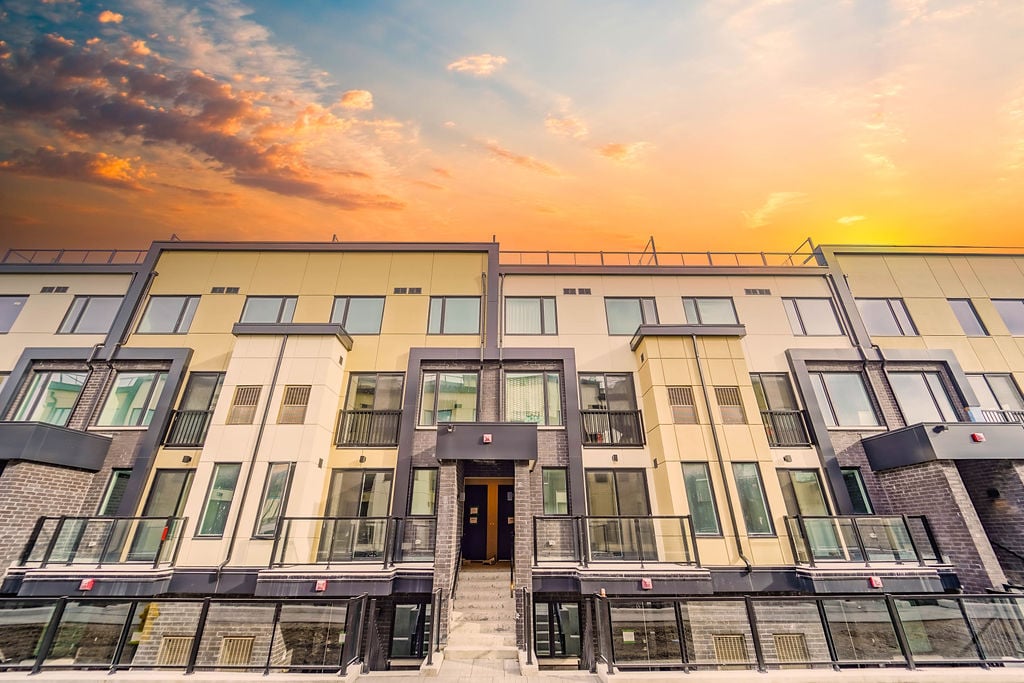 1650 Victoria Park Ave 103