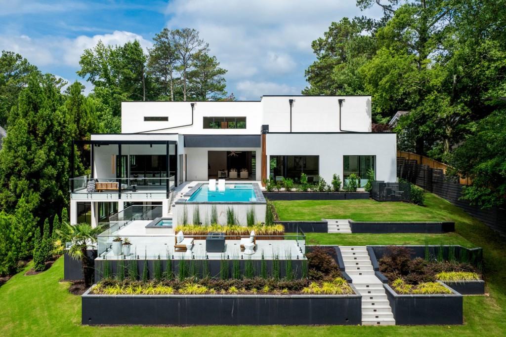 Lake Forest Dr