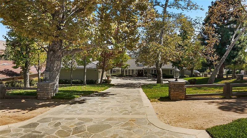 10982 Bent Tree Rd, Santa Ana, CA 92705