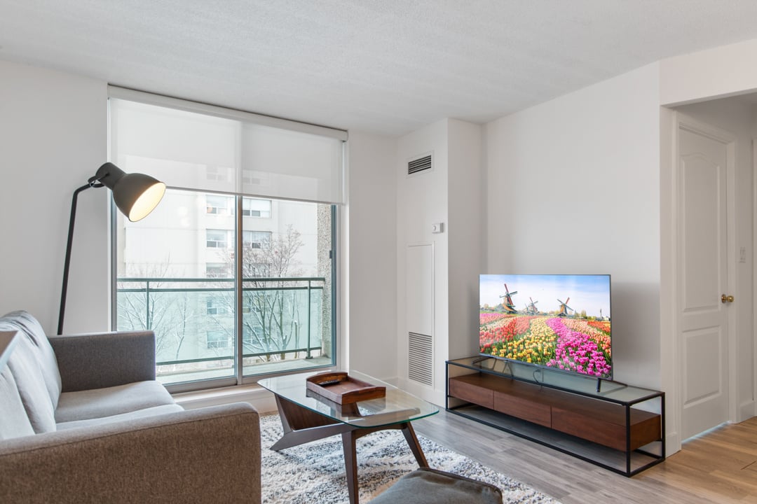 398 Eglinton Avenue E #611