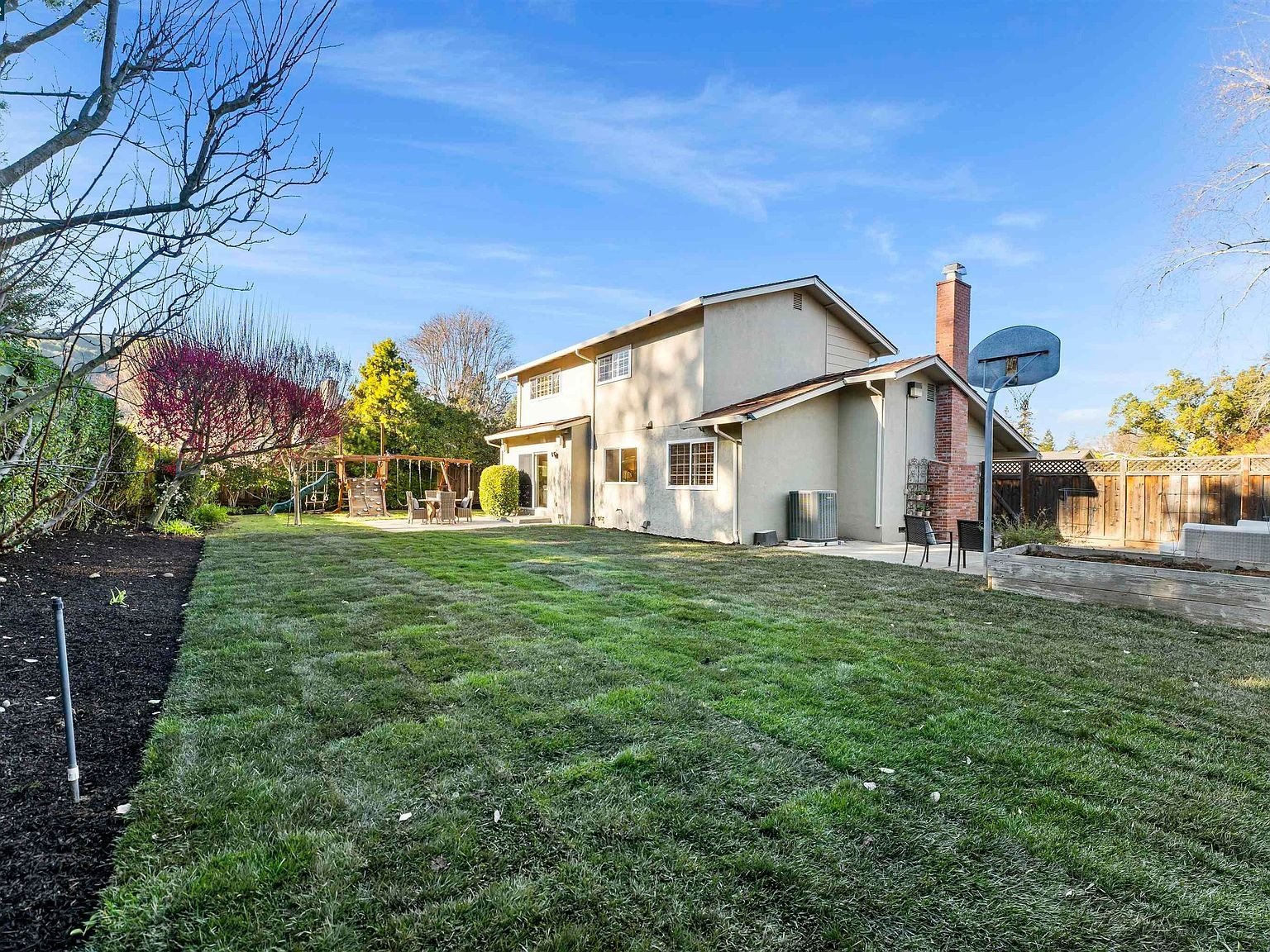 1410 De La Cruz Way