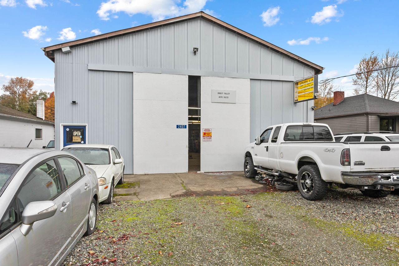 2401–2407 Old Hwy 99 S