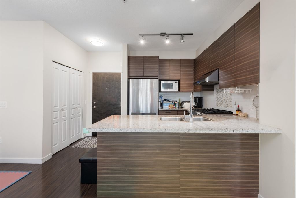 9399 Odlin Rd, #318