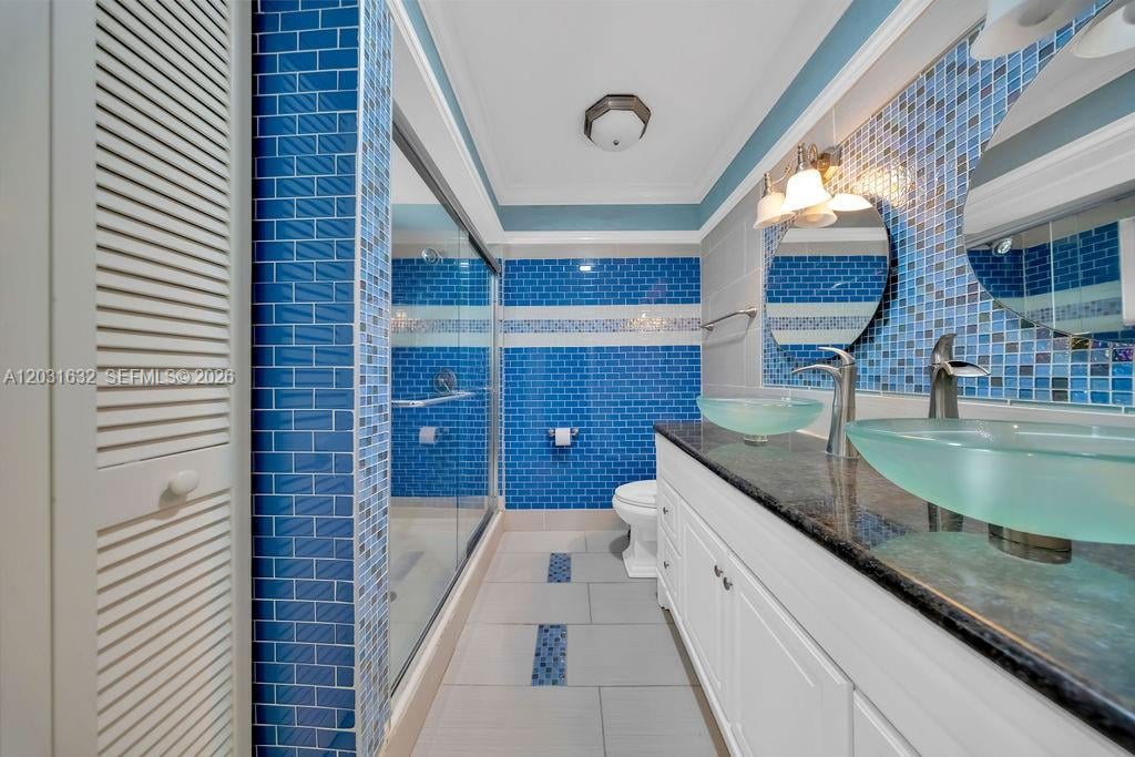 8820-n-lake-dasha-drive-plantation-fl-home-for-sale-bathroom
