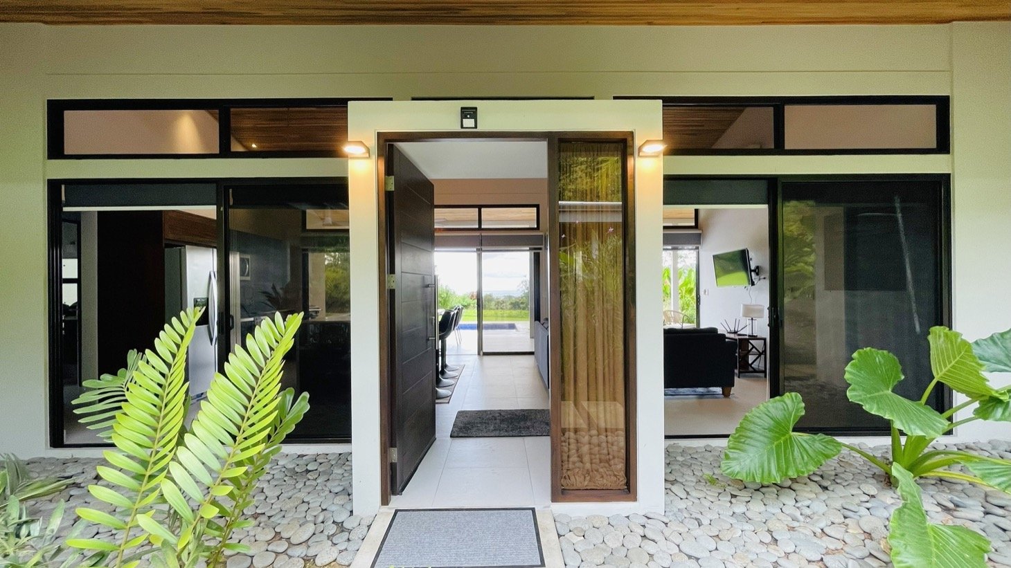 Tropical Turnkey Retreat in Gated Community