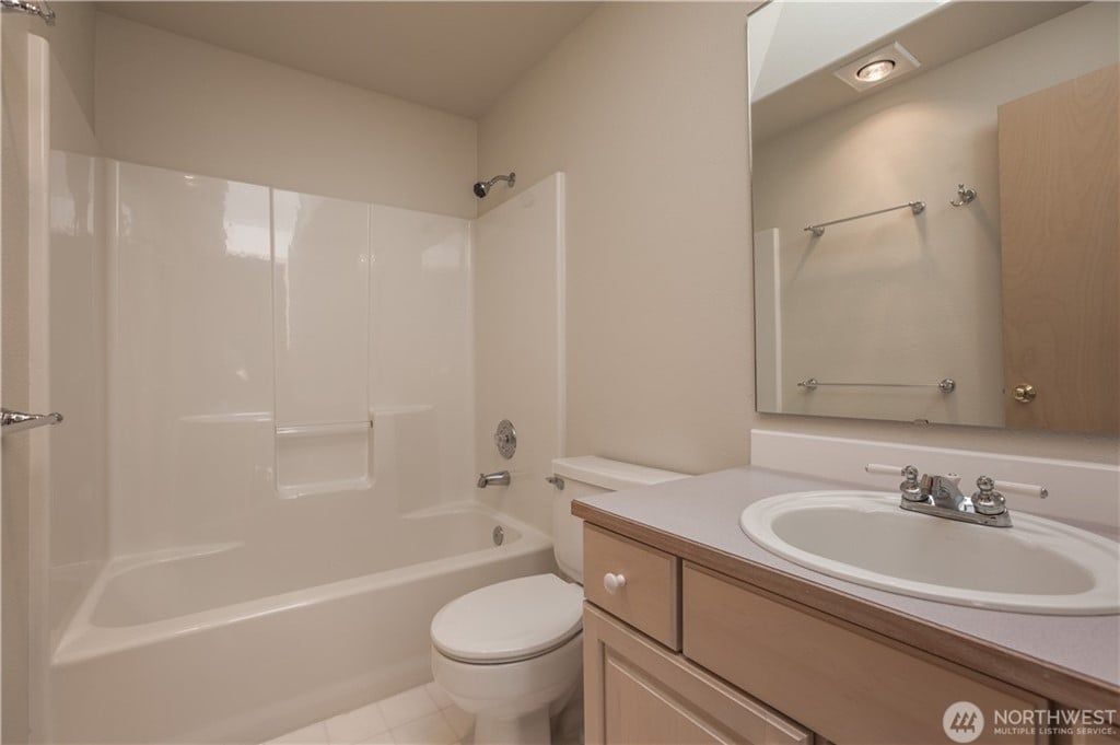 260 Lakefront Dr