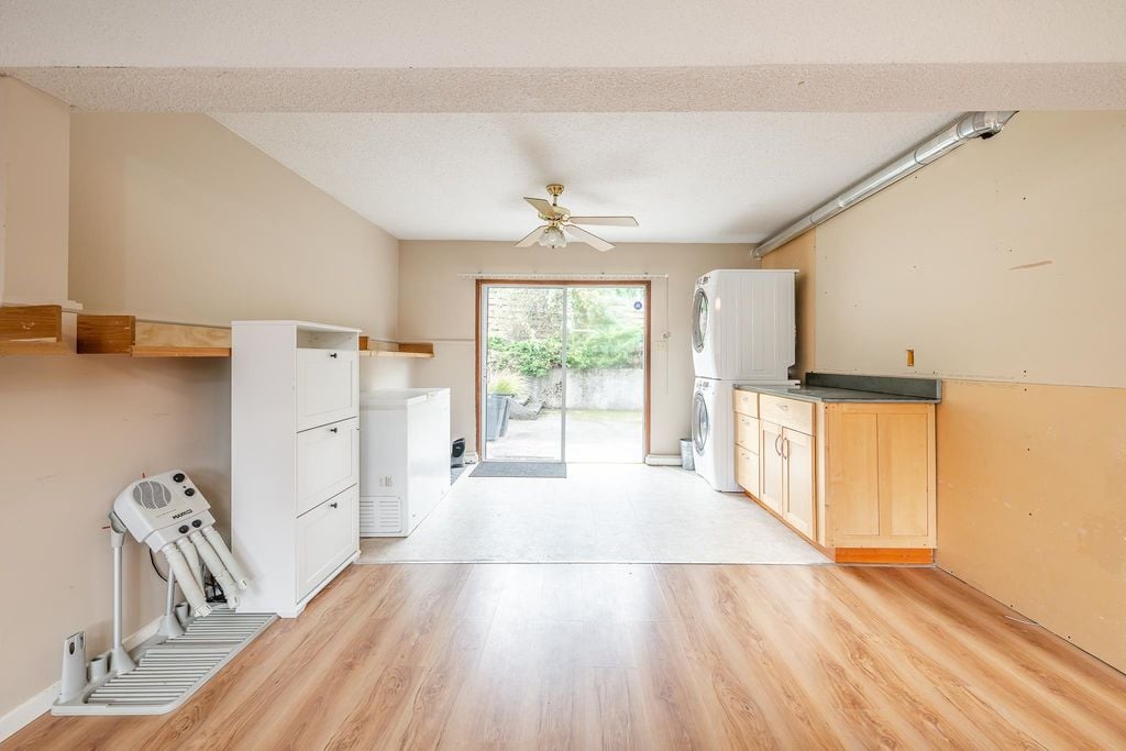 2332 Argyle Cres
