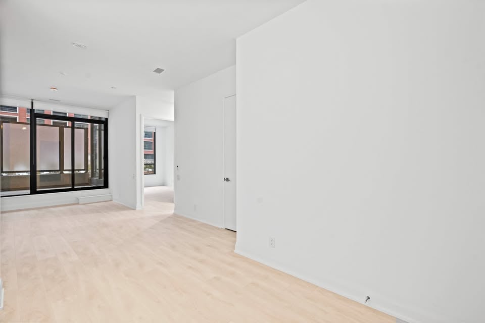 33 Frederick Todd Way 217, Toronto C11 Unit: 217