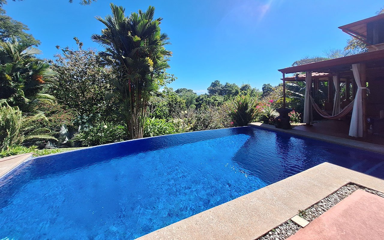Tropical Getaway with Two Villas and Lush Gardens Near the Heart of Uvita