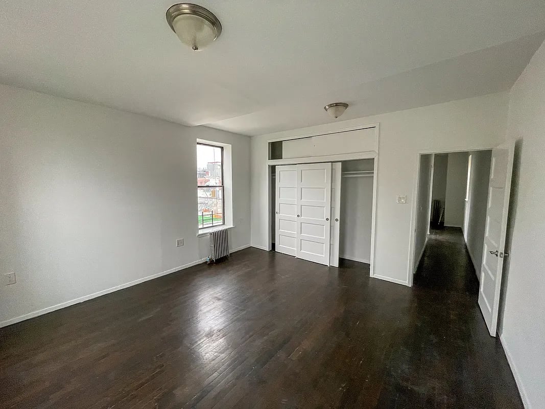 927 Putnam Ave 4R