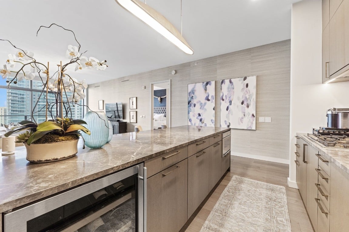 202 Nueces St, #1201
