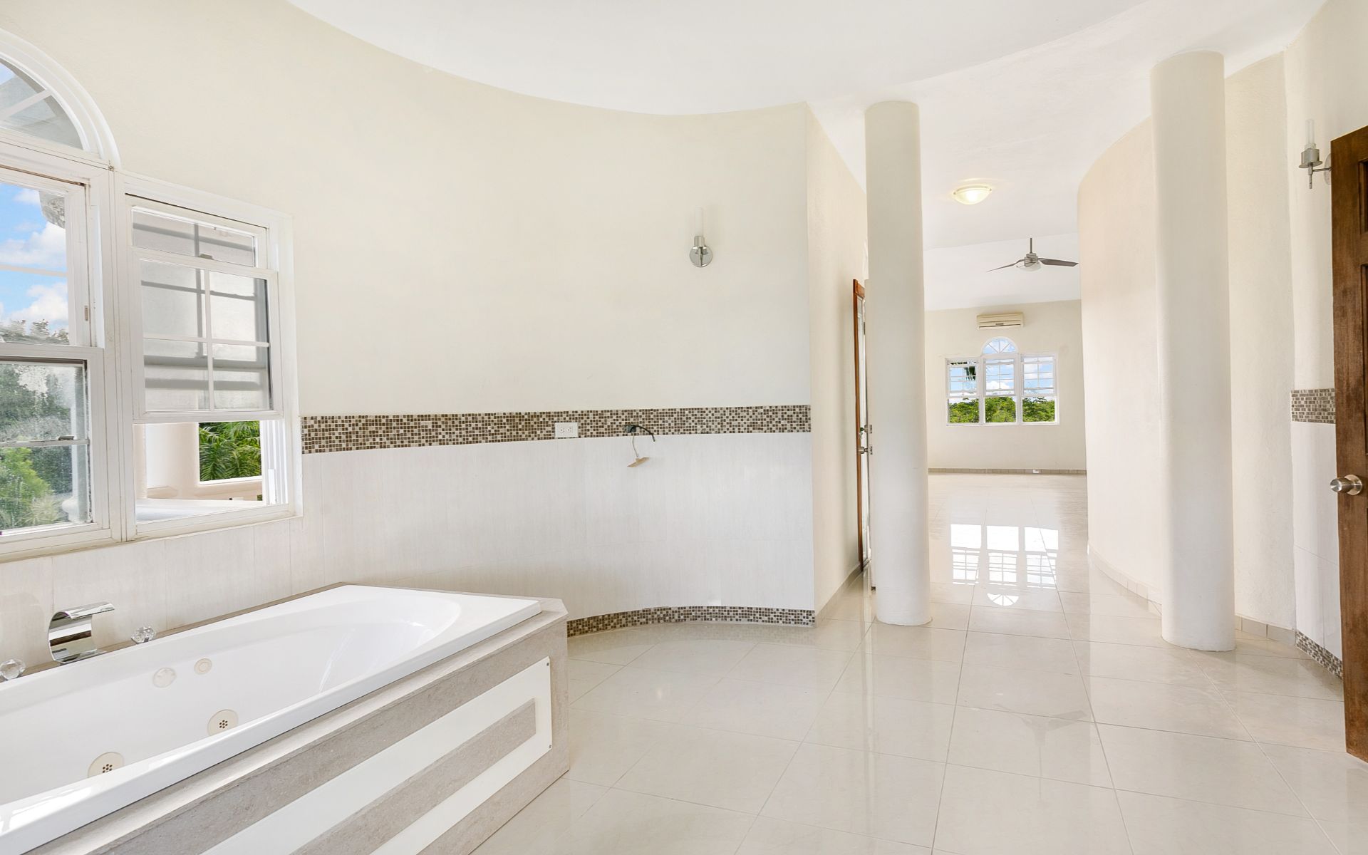 Resort Edge Villa / Les Sotto Voce