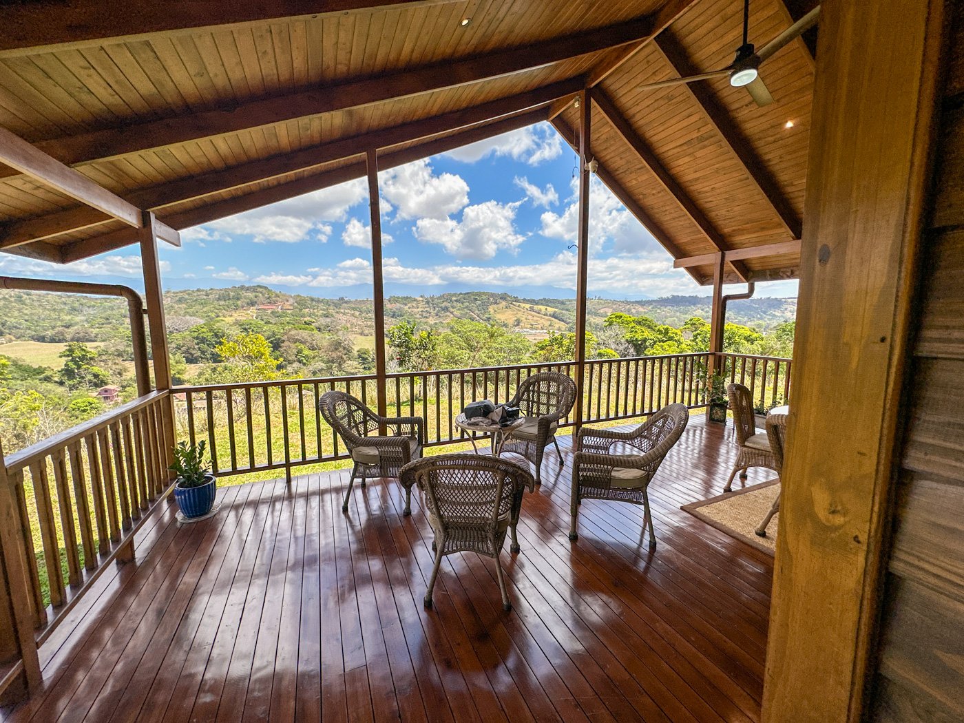 Serene Splendor - Discover Your Dream Home in Pacuar Perez Zeledon