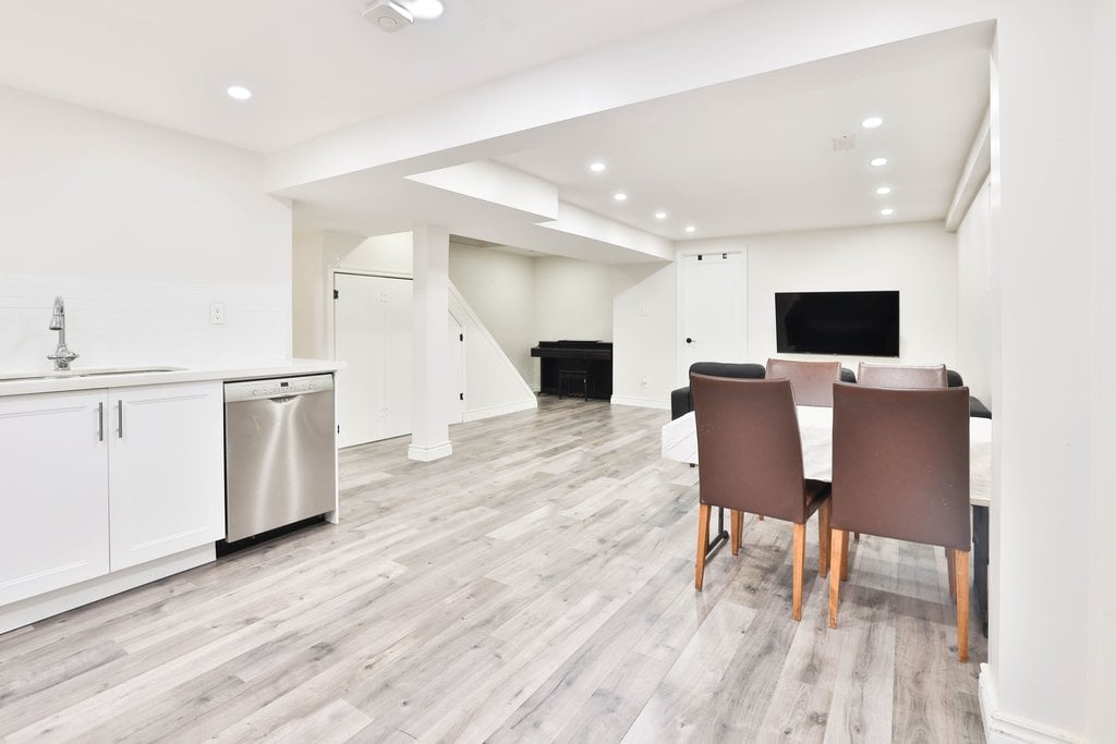 2673 Kingsberry Cres