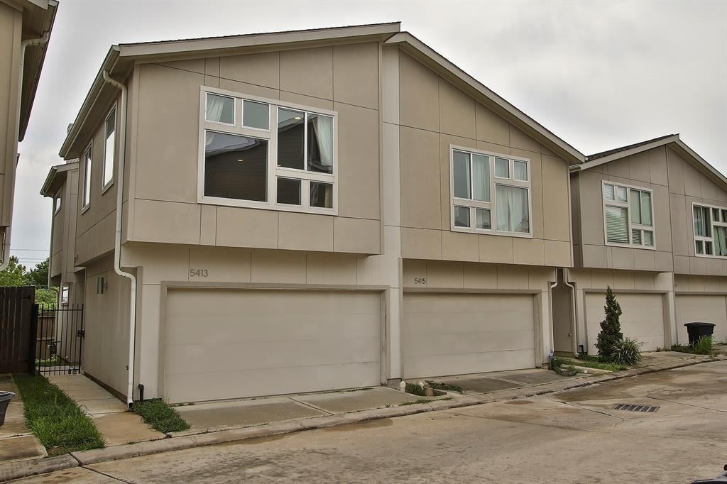 5413 Lindsay Ln