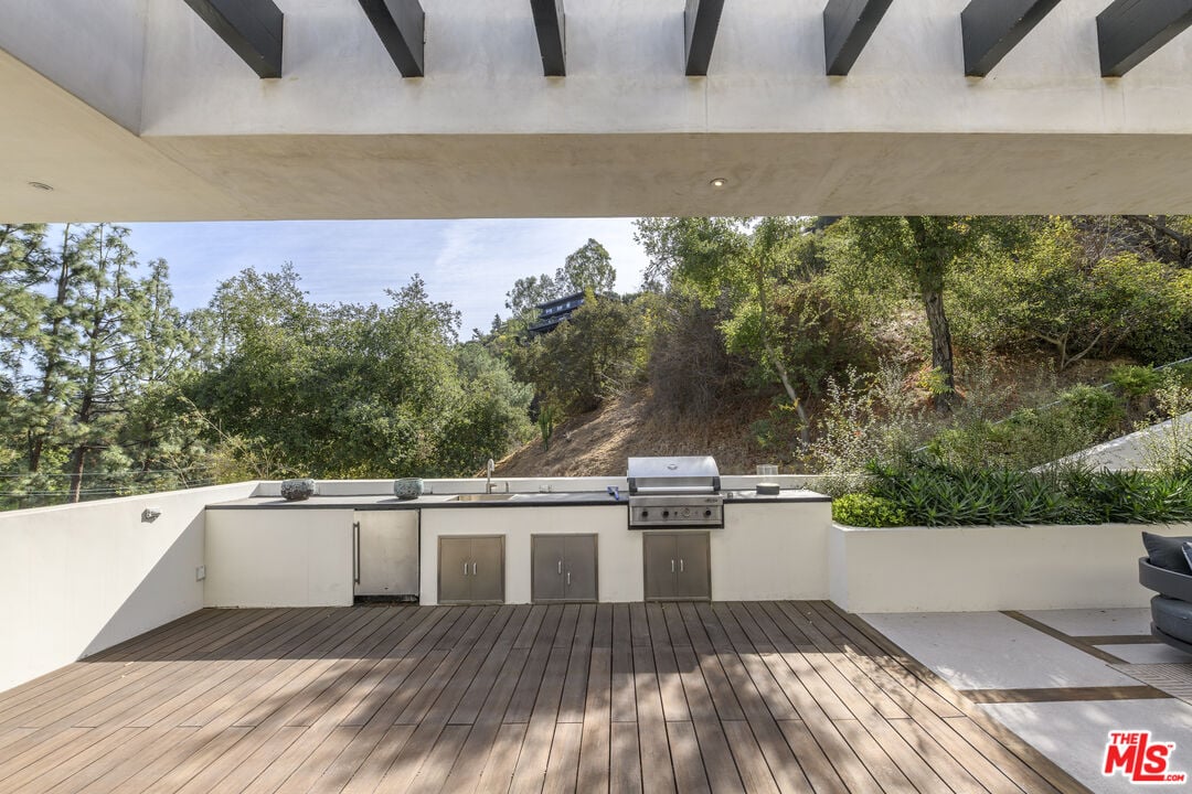 Pinnacle Manor, Willow Glen Rd, 90046