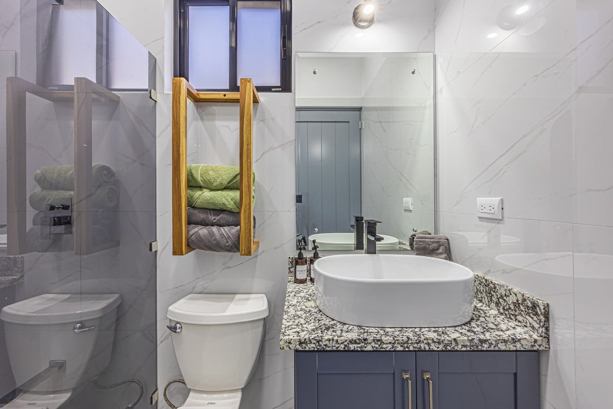 0.12 ACRES – 3 Bedrooms Newly Built Modern Home, With Pool & Privacy, Only 4min to the Beach!!!